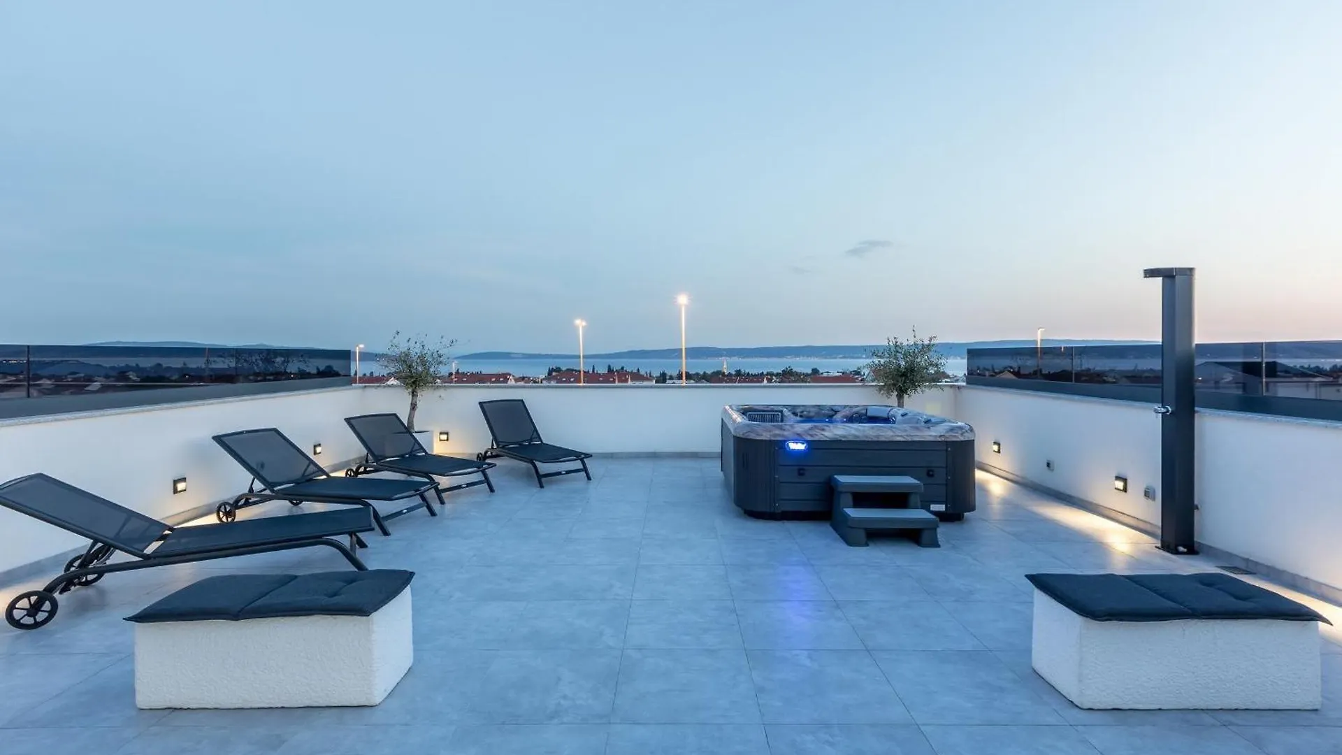 Scenic Kastel Luksic Apartments Kastela