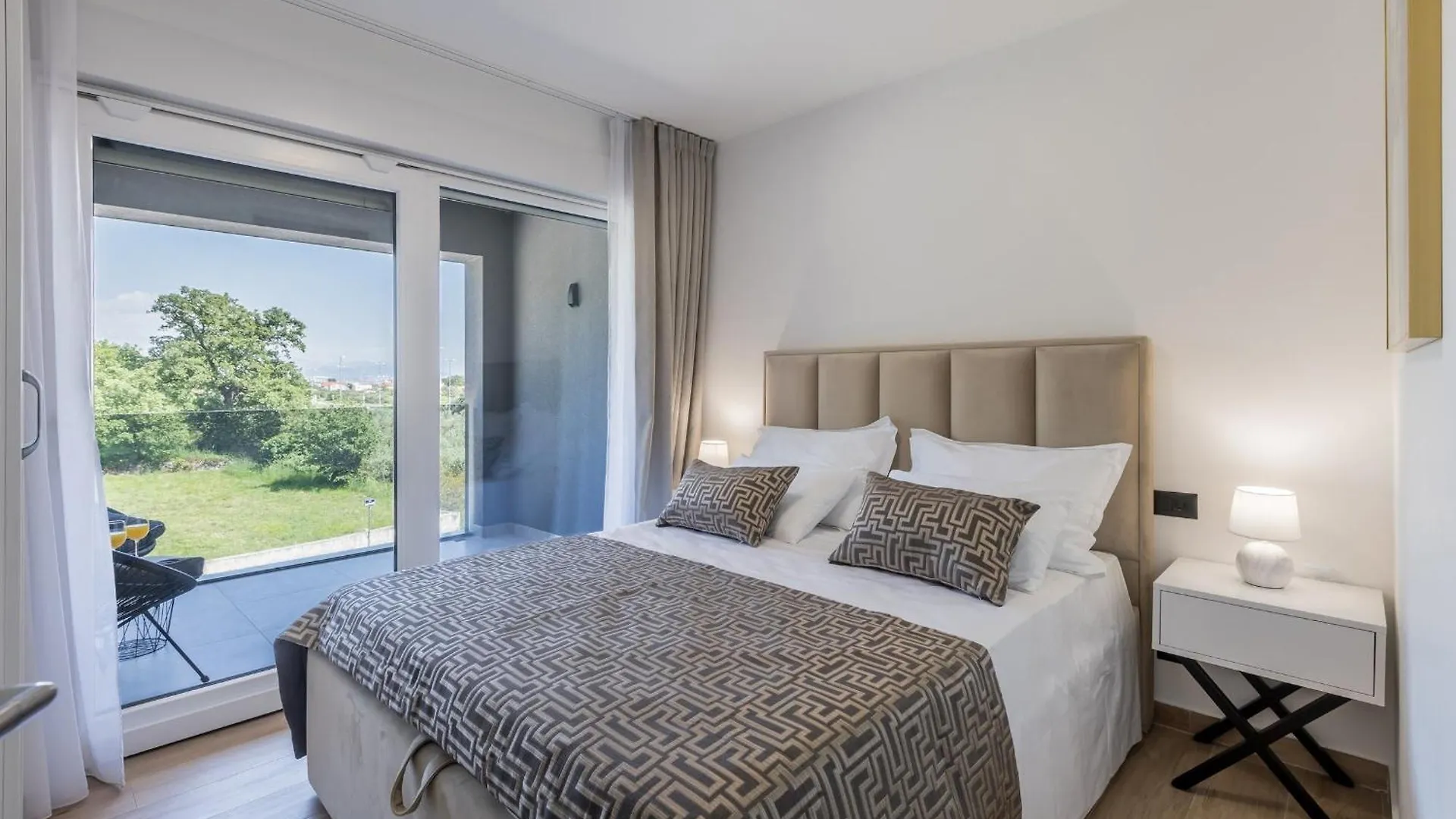Scenic Kastel Luksic Apartments Kastela
