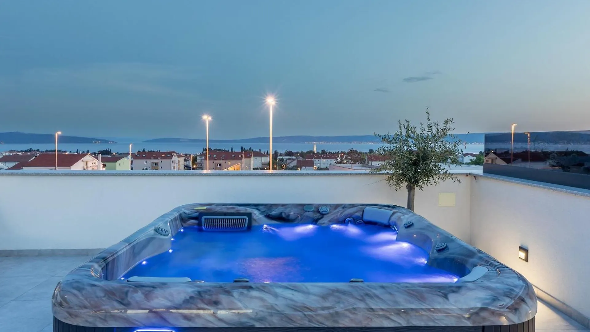 Scenic Kastel Luksic Apartments Kastela 0*,