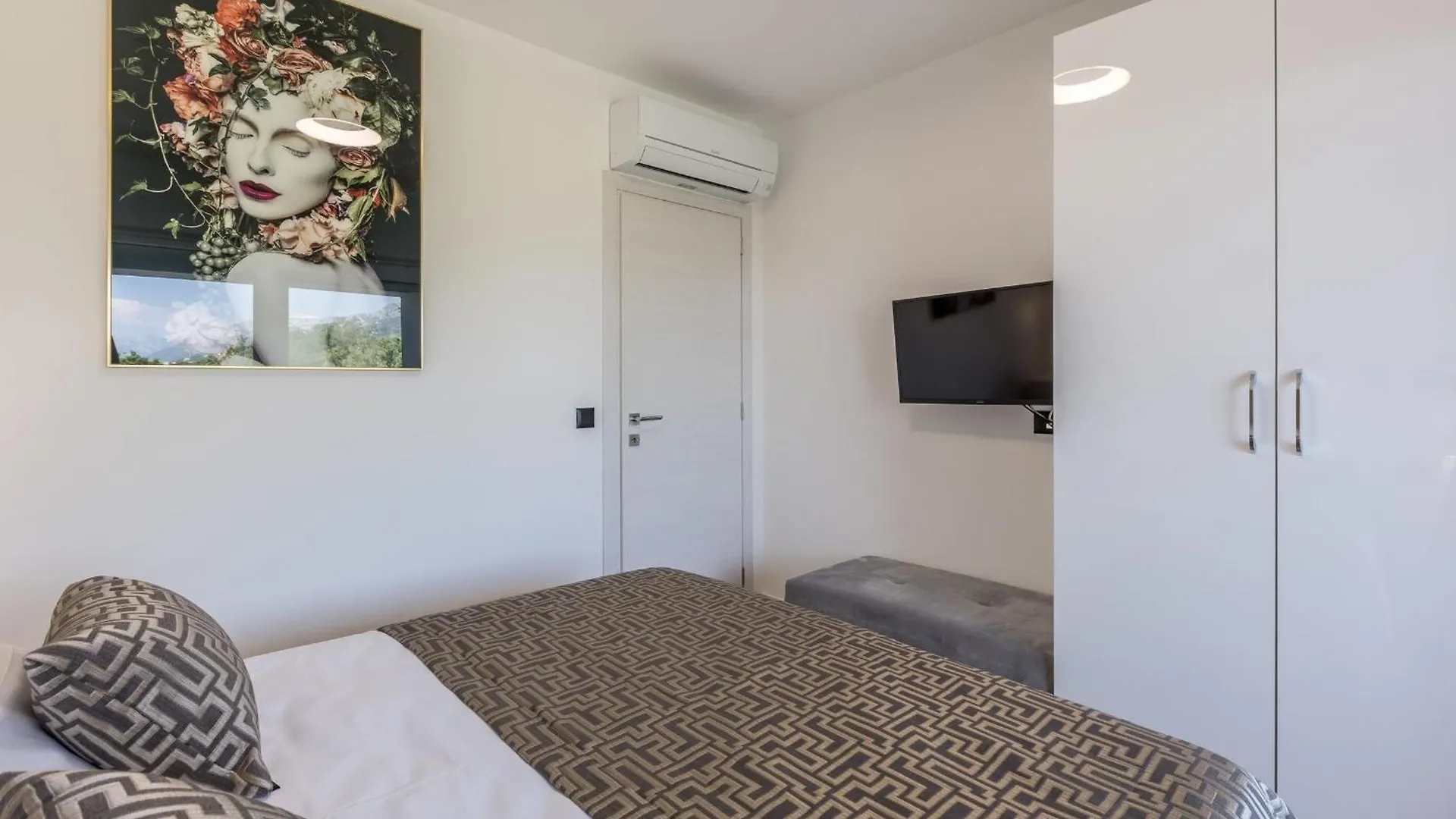Scenic Kastel Luksic Apartments Kastela