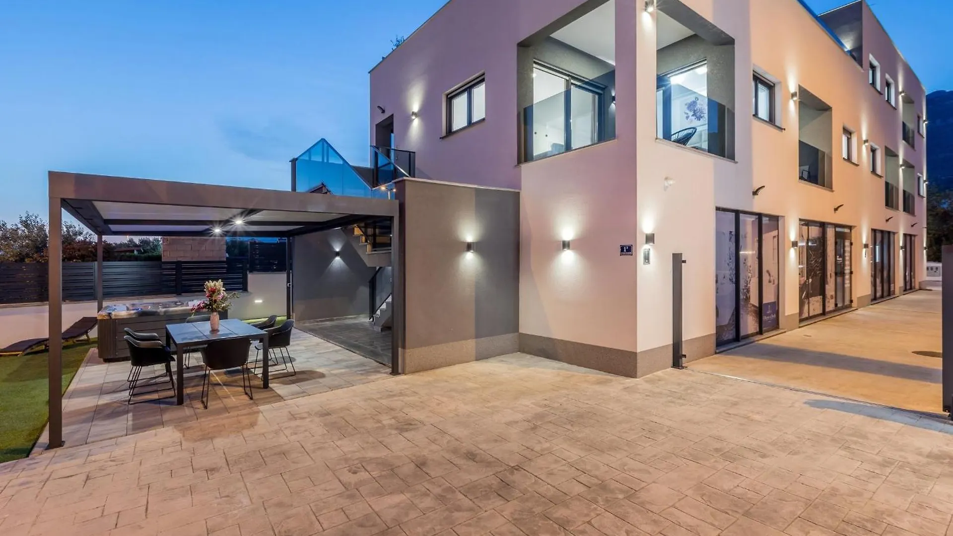 Scenic Kastel Luksic Apartments Kastela Croatia