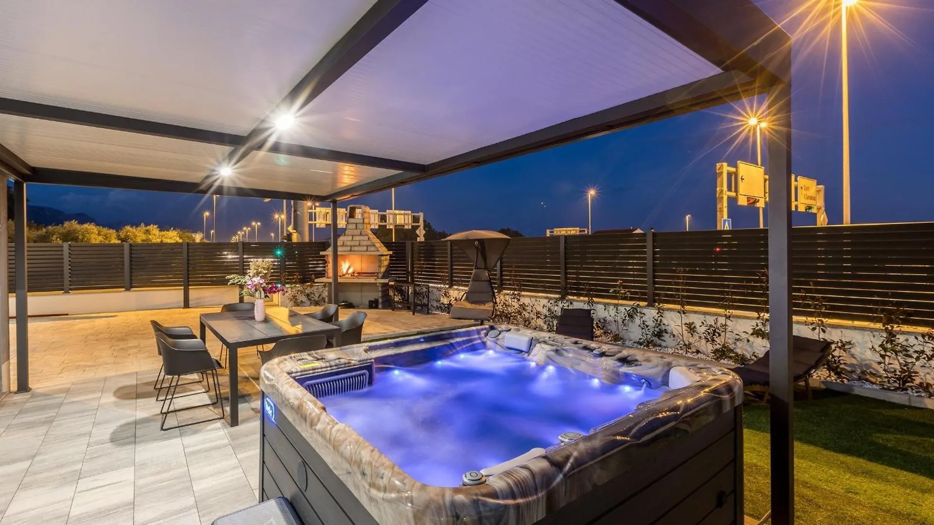Scenic Kastel Luksic Apartments Kastela Croatia