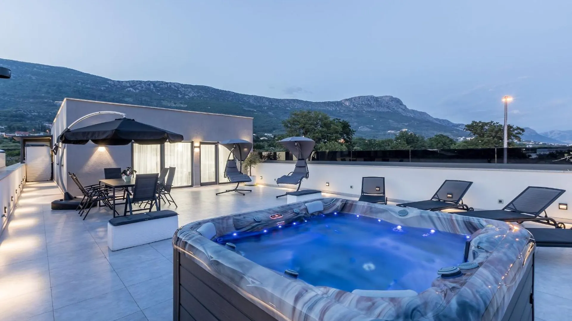 Scenic Kastel Luksic Apartments Kastela Croatia