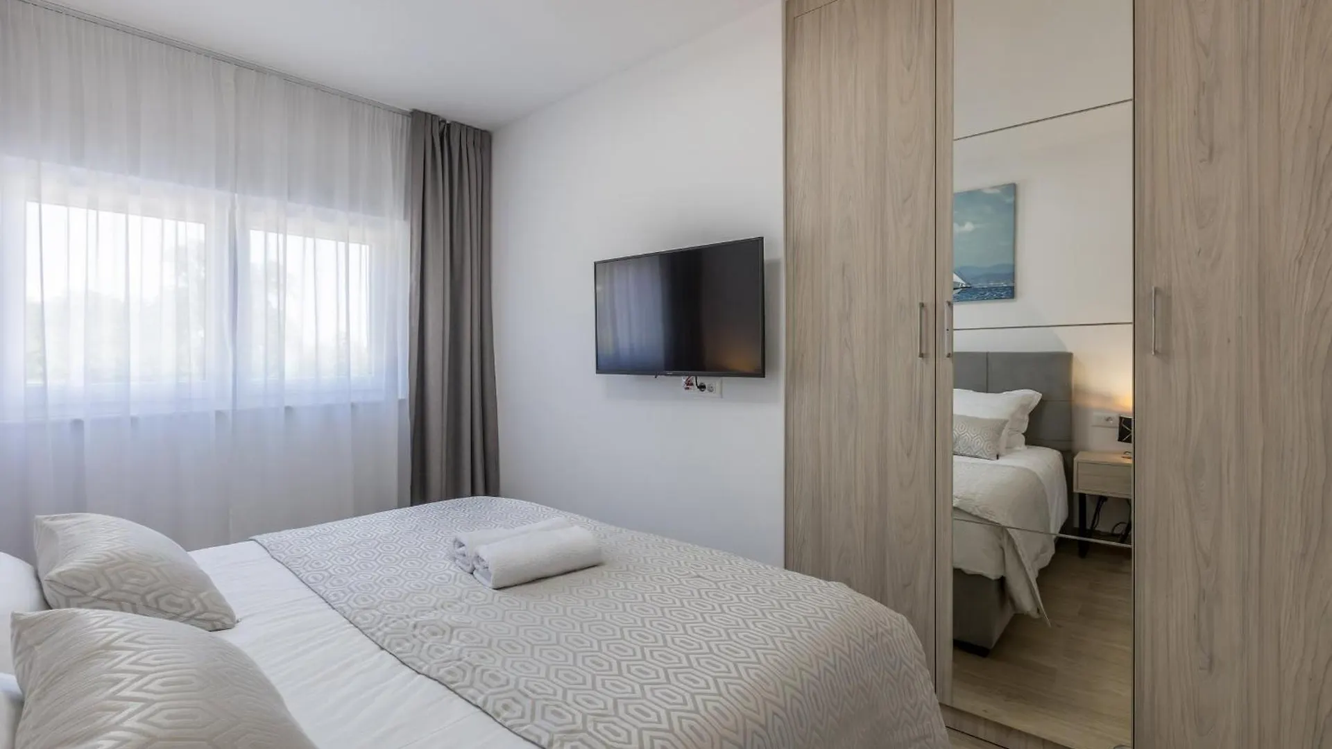 Scenic Kastel Luksic Apartments Kastela