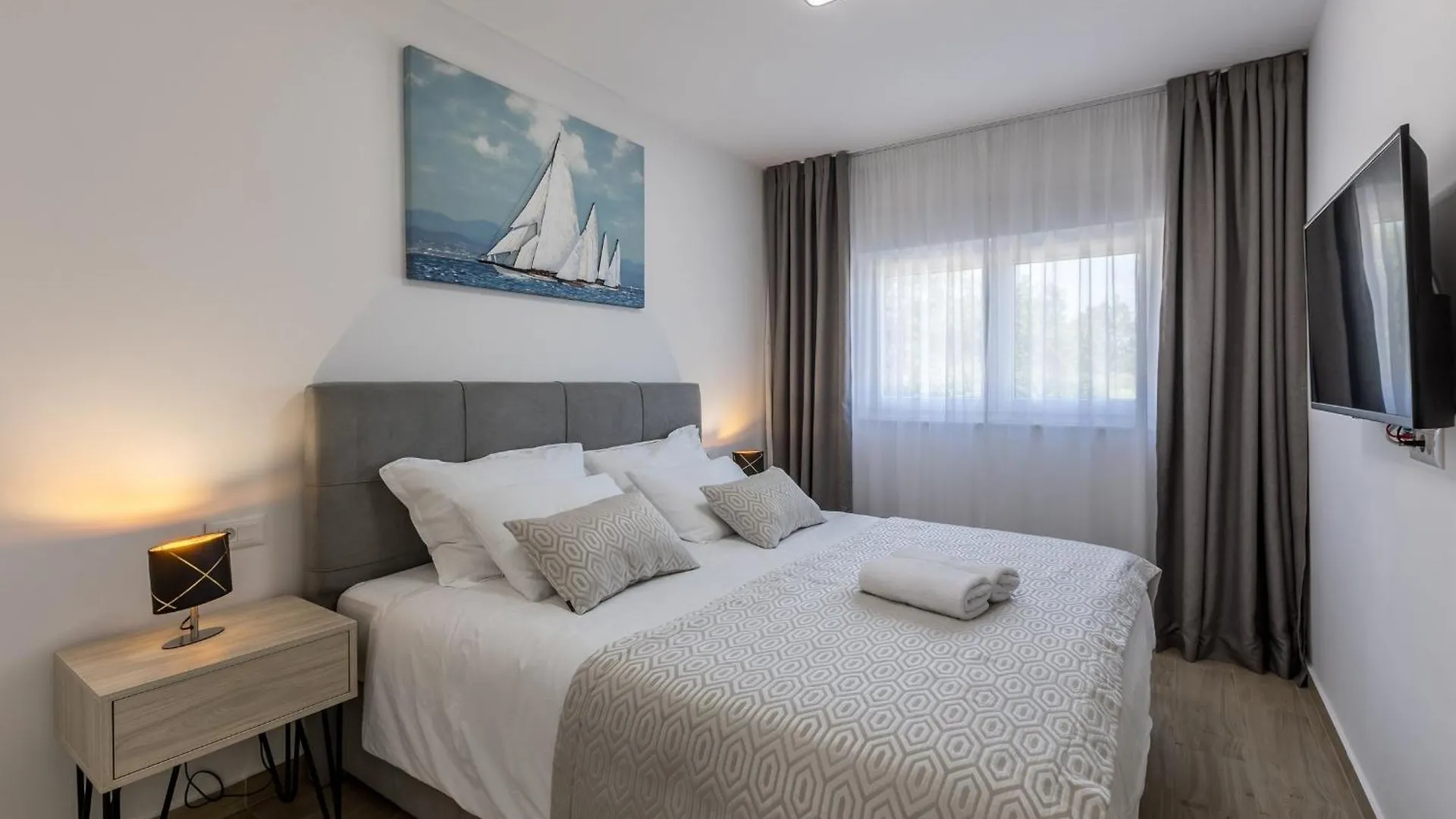 Scenic Kastel Luksic Apartments Kastela
