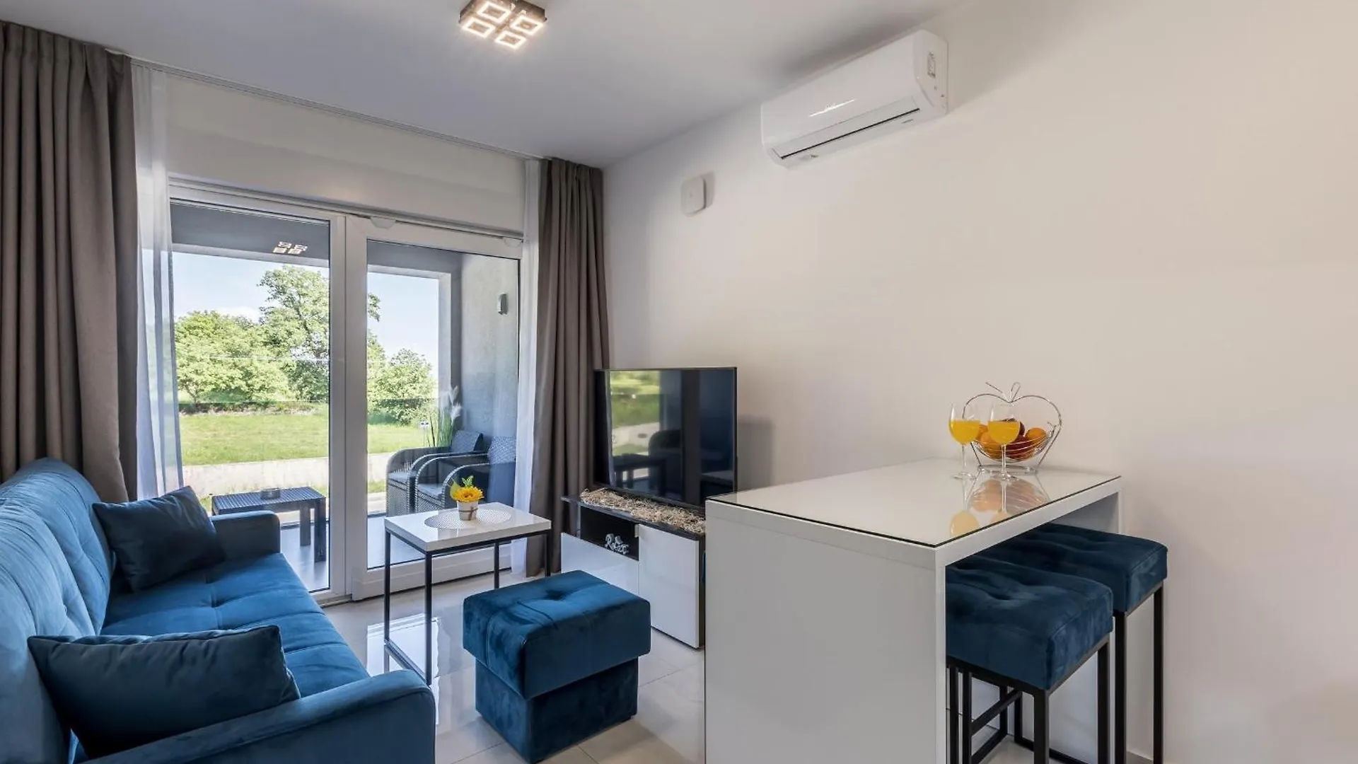 Scenic Kastel Luksic Apartments Kastela