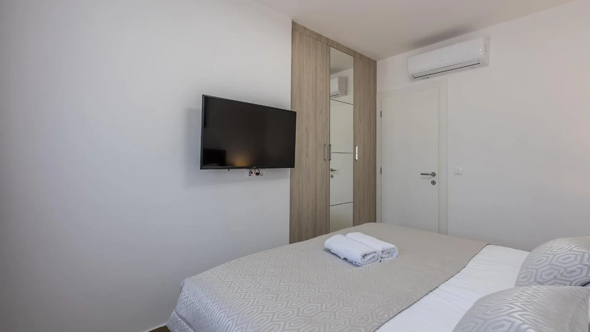 Scenic Kastel Luksic Apartments Kastela